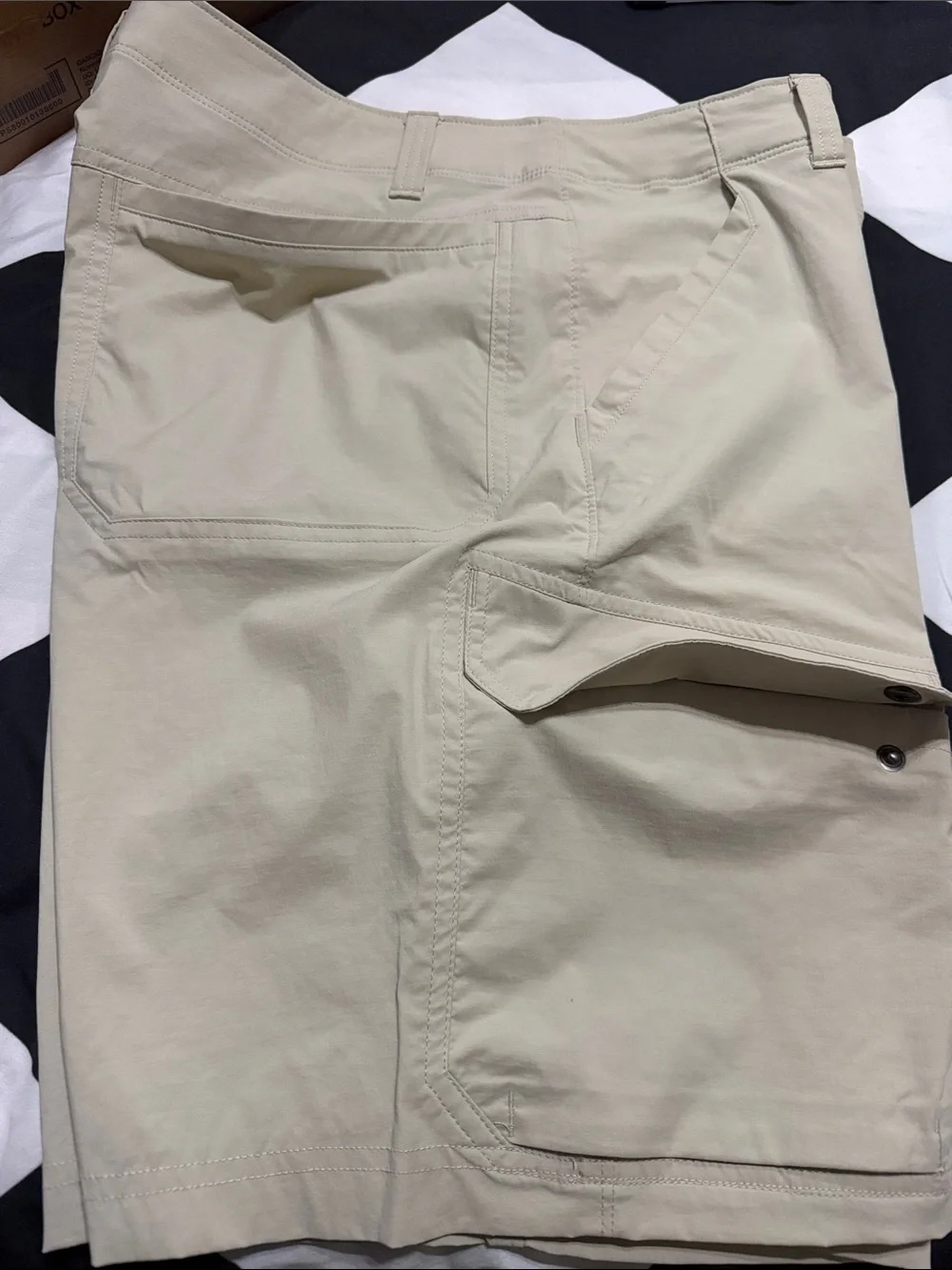 Under Armour Men's Cargo Shorts in Light Khaki